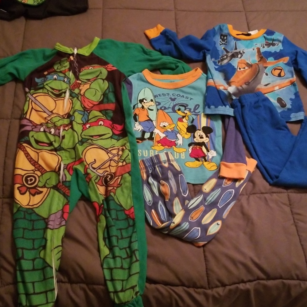 Warm pajamas 4T